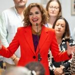 Montero destaca el "poderío" de las mujeres andaluzas y valora que se "dejan la piel por la sanidad pública"