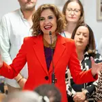 Montero destaca el "poderío" de las mujeres andaluzas y valora que se "dejan la piel por la sanidad pública"