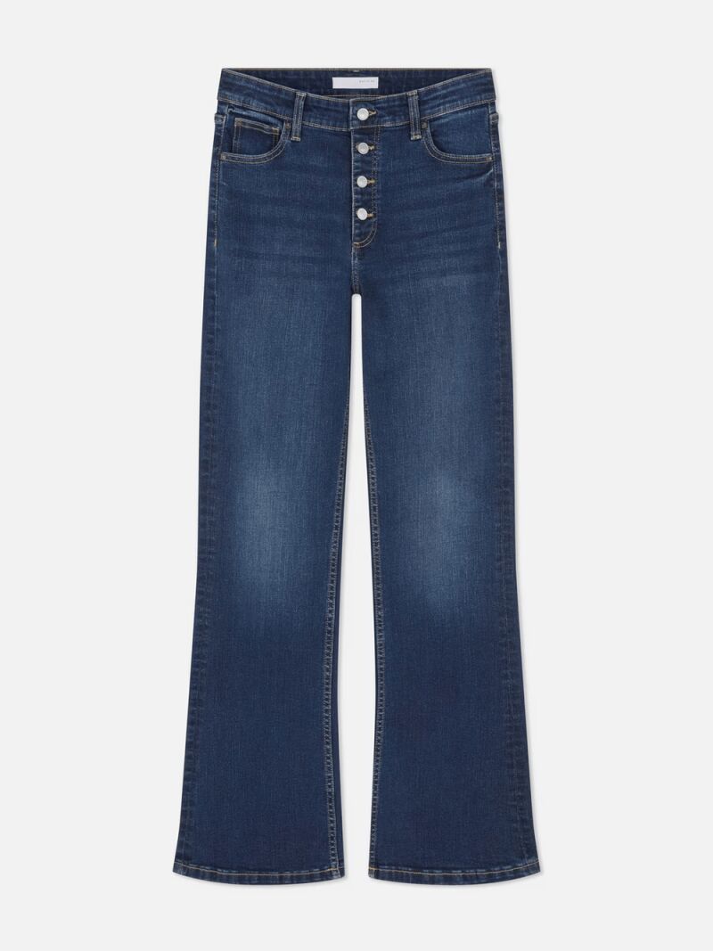 Vaquero bootcut con botones de Paula Echevarría.