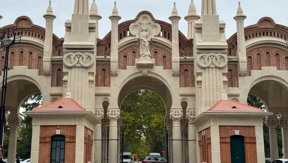 Inma Sanz visita obras de restauración de la capitla y el pórtico de La Almudena