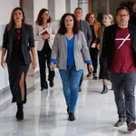 Los portavoces de PSOE, María Márquez (i), Por Andalucía, Inmaculada Nieto (c) y Adelante Andalucía, José Ignacio García (d), momentos antes de comparecer conjuntamente