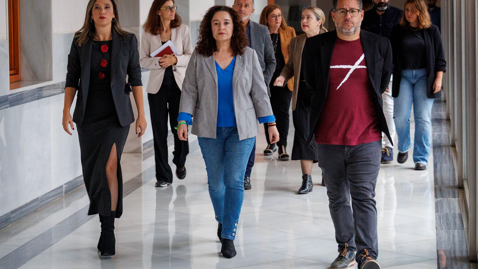 Los portavoces de PSOE, María Márquez (i), Por Andalucía, Inmaculada Nieto (c) y Adelante Andalucía, José Ignacio García (d), momentos antes de comparecer conjuntamente