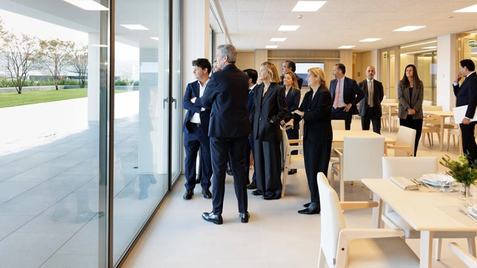 Rueda, hoy, visitando las instalaciones acompañada por la presidenta de la Fundación Amancio Ortega, Flora Pérez Marcote.