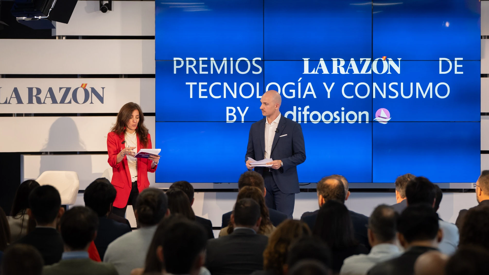 Arantxa Herranz y Christian Collado, presentadores de la gala de los Premios La Razón de Tecnología y Consumo by Difoosion