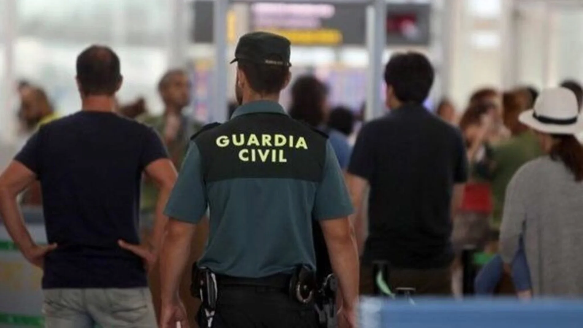 Guardia Civil en el aeropuerto