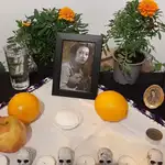 Las imágenes de Pablo Picasso, Remedios Varo y Frida Kahlo, sobre el altar principal de la muestra, símbolo del diálogo entre México y España