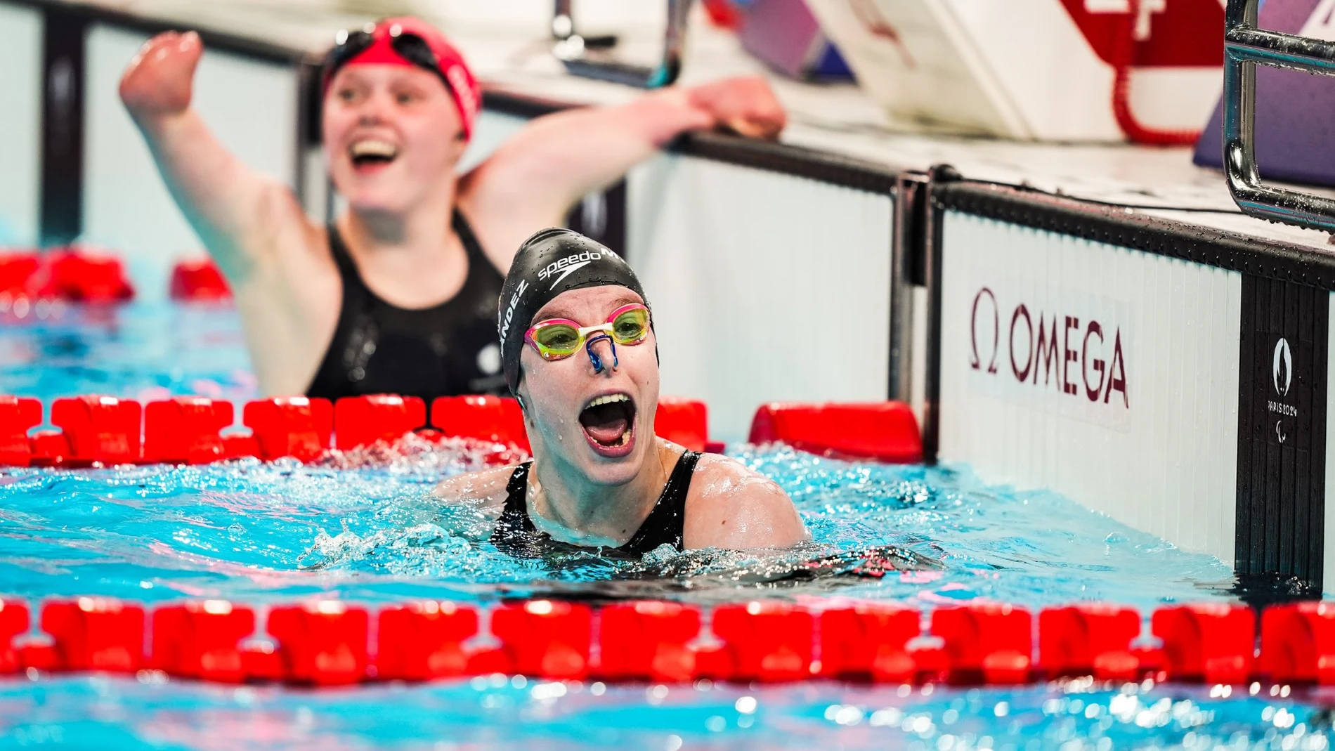 La campeona Marta Fernández celebra uno de los triunfos en París