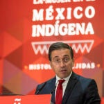 Jos&eacute; Manuel Albares en la Exposici&oacute;n La mitad del mundo. La mujer en el M&eacute;xico ind&iacute;gena. Instituto Cervantes. 