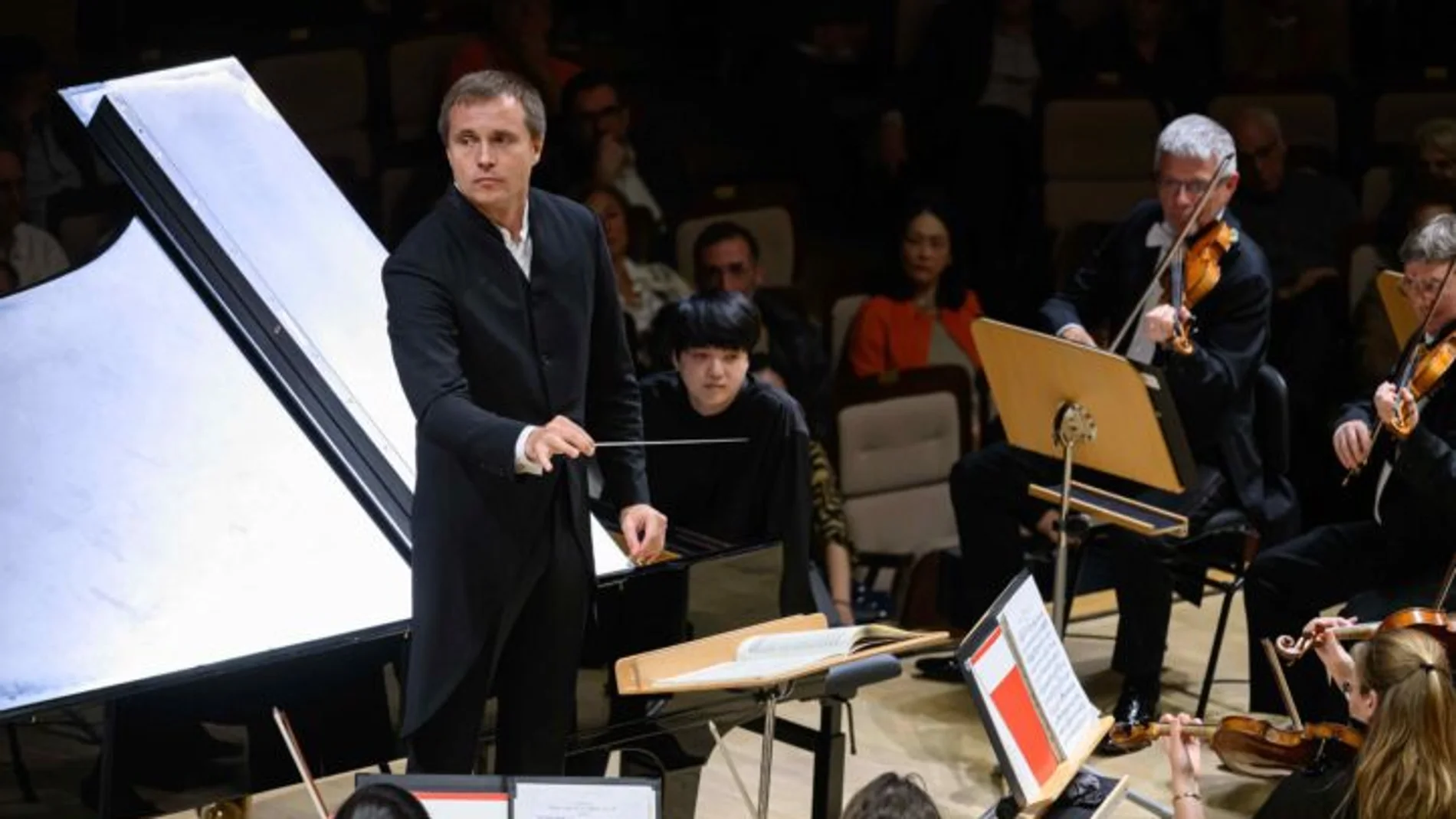 Vasily Petrenko, director de la Royal Philharmonic Orchestra