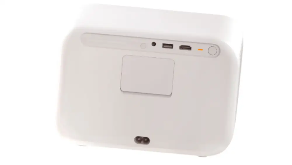 En la parte posterior del Yaber L2s hay un HDMI, un puerto USB y una salida de audio