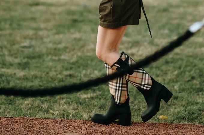 Detalle botas de agua street style Londres.