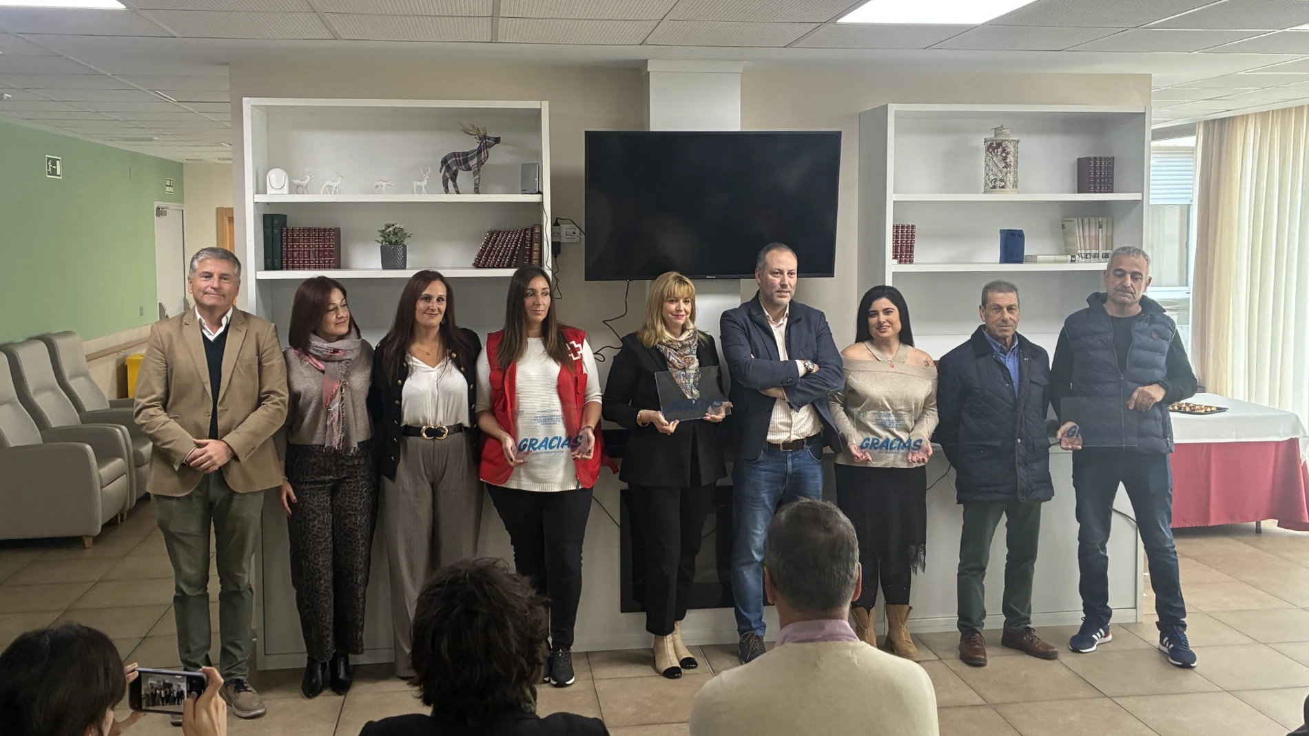 Homenaje a todas las personas y entidades que ayudaron a los residentes de la residencia de mayores Eria en la localidad leonesa de Castrocalbón