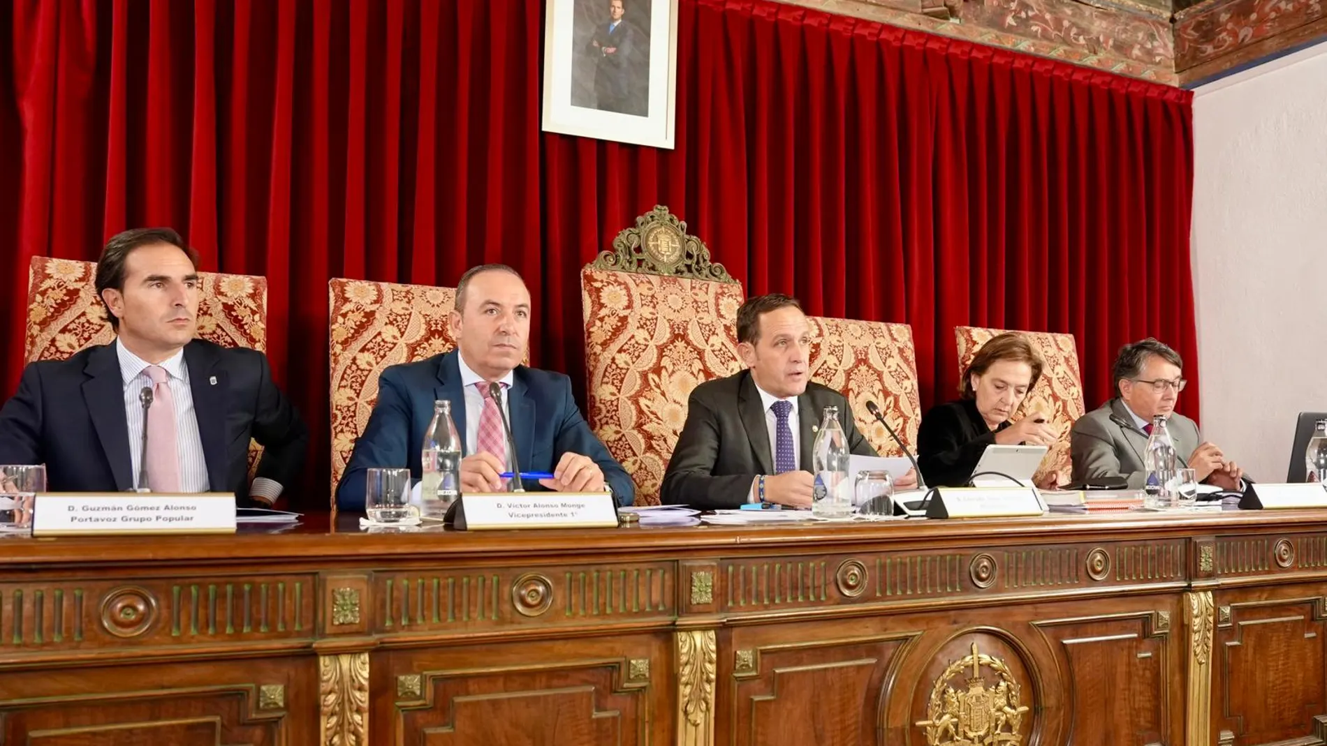 Conrado Íscar preside el Pleno de la Diputación de Valladolid del mes de octubre