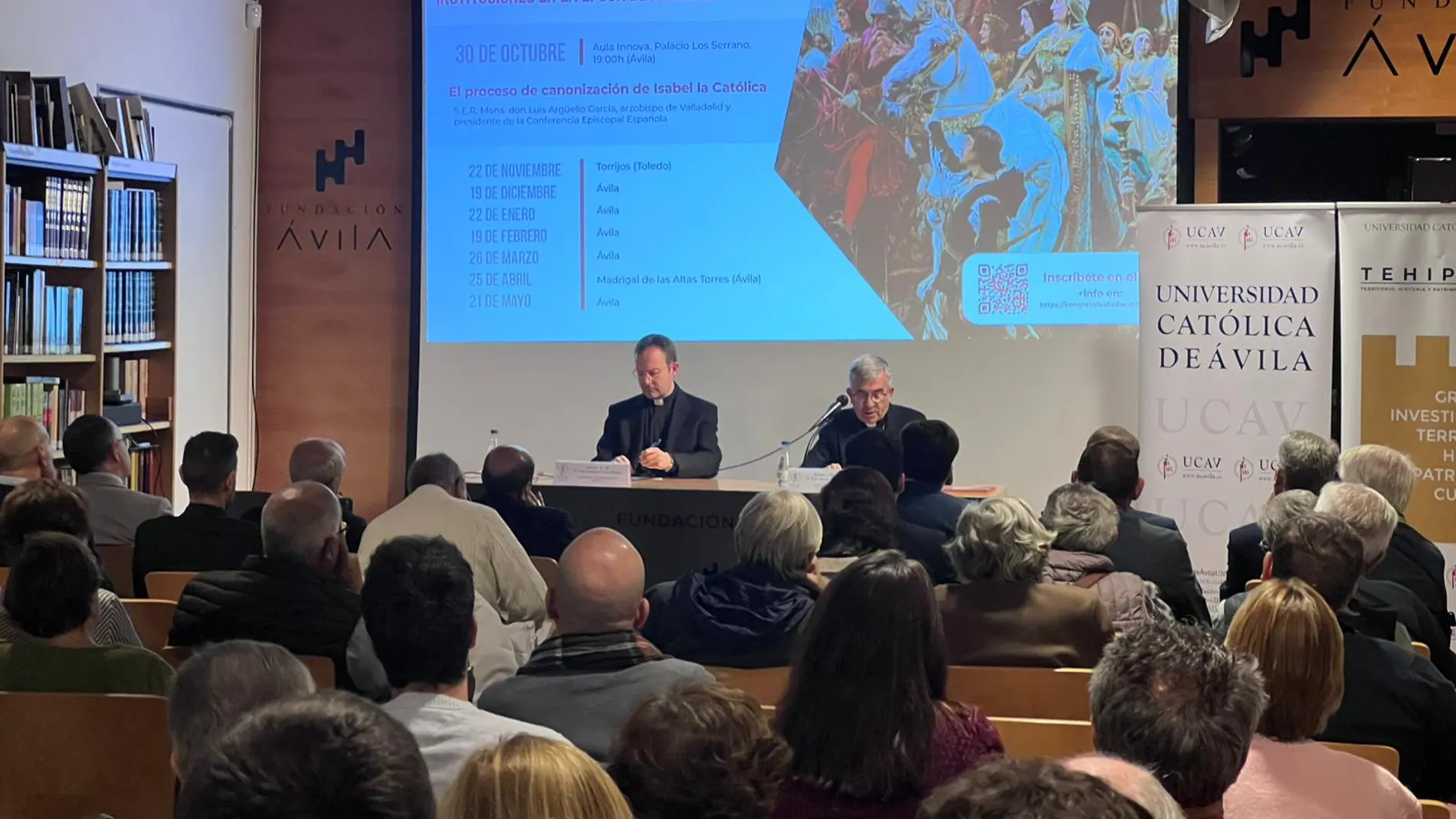 Monseñor Luis Argüello abre el II ciclo de la UCAV sobre Isabel la Católica, junto al director del ciclo y vicerrector de Investigación de la UCAV, José Antonio Calvo