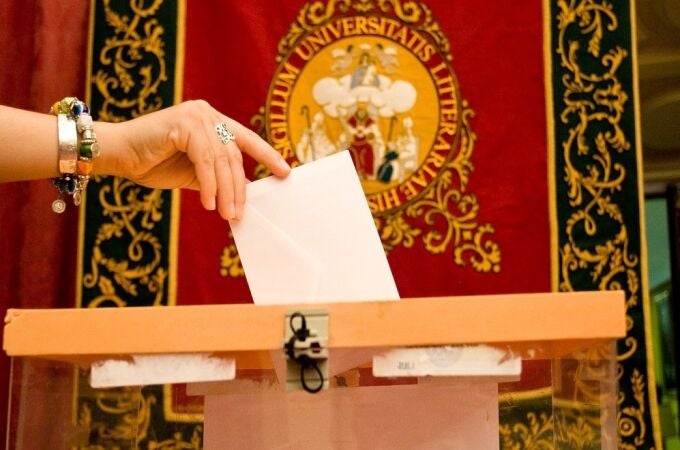 Un candidato a rector de la Universidad de Sevilla no podría completar su mandato por edad Un candidato a rector de la Universidad de Sevilla no podría completar su mandato por edad