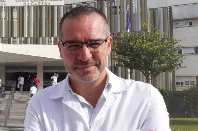 El jefe de Servicio de Oncología del Hospital Virgen Macarena y director de la investigación, Luis de la Cruz. El jefe de Servicio de Oncología del Hospital Virgen Macarena y director de la investigación, Luis de la Cruz.