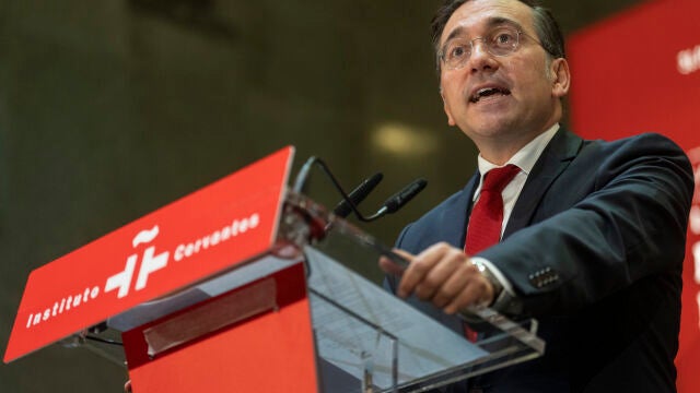 José Manuel Albares en la Exposición La mitad del mundo. La mujer en el México indígena. Instituto Cervantes. José Manuel Albares en la Exposición La mitad del mundo. La mujer en el México indígena. Instituto Cervantes.