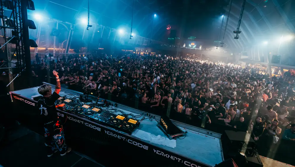 Fabrik en la noche de Halloween