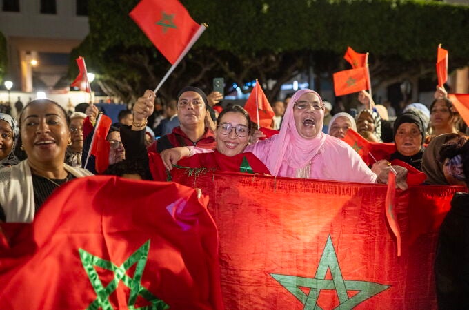 Los marroquíes celebran el respaldo de la ONU al plan de autonomía del Sáhara Occidental