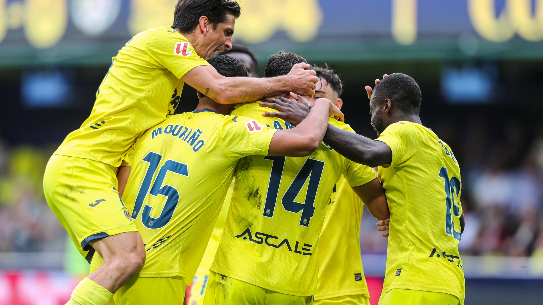Santi Comesana of Villarreal CF celebrates a goal with teammates during the Spanish league, LaLiga EA Sports, football match played between Villarreal CF and Rayo Vallecano at La Ceramica stadium on November 1, 2025, in Villarreal, Spain. AFP7 01/11/2025 ONLY FOR USE IN SPAIN