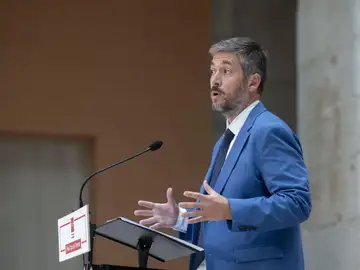 MADRID.-García Martín sitúa a Puente como "community manager del PSOE" y le exige pagar la deuda con el transporte madrileño MADRID.-García Martín sitúa a Puente como "community manager del PSOE" y le exige pagar la deuda con el transporte madrileño