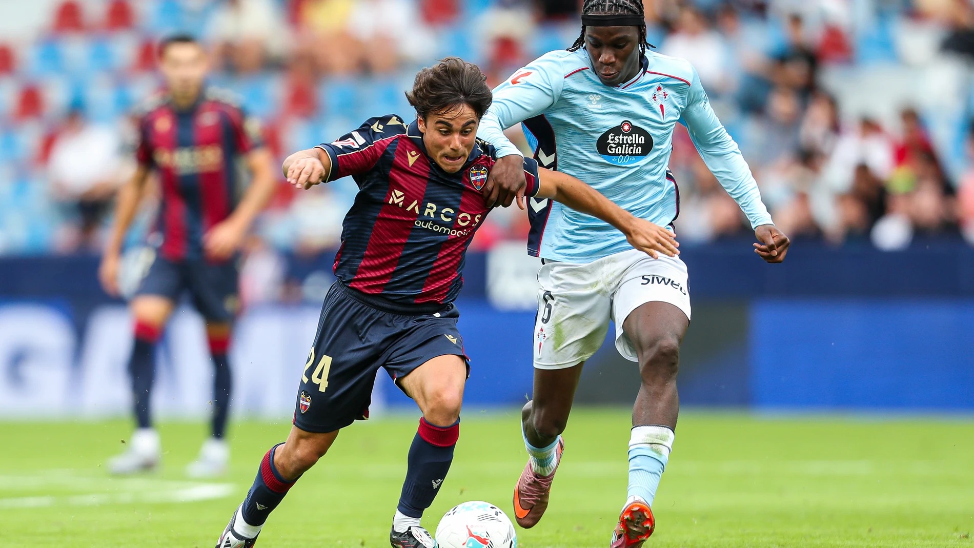 Carlos Alvarez of Levante UD in action during the Spanish league, LaLiga EA Sports, football match played between Levante UD and RC Celta at Ciutat de Valencia stadium on November 2, 2025, in Valencia, Spain. AFP7 02/11/2025 ONLY FOR USE IN SPAIN