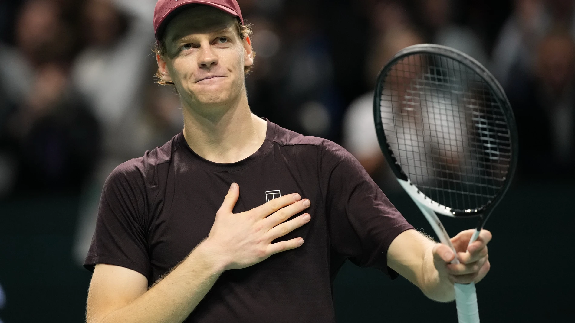 Italy's Jannik Sinner celebrates after winning the final match of the Paris Masters tennis tournament against Canada's Felix Auger-Aliassime in Paris, Sunday, Nov. 2, 2025. (AP Photo/Christophe Ena)