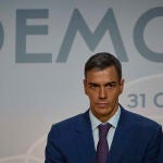 El Presidente del Gobierno, Pedro Sánchez, preside el acto por el 'Día de Recuerdo y Homenaje a todas las víctimas del golpe militar, la Guerra y la Dictadura', en el Auditorio Nacional de Música, en Madrid. 