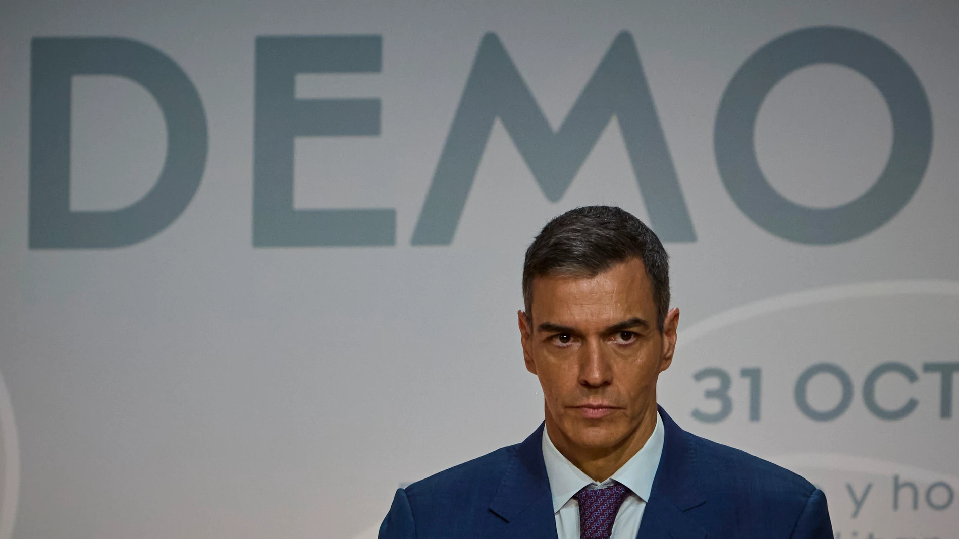 El Presidente del Gobierno, Pedro Sánchez, preside el acto por el 'Día de Recuerdo y Homenaje a todas las víctimas del golpe militar, la Guerra y la Dictadura', en el Auditorio Nacional de Música, en Madrid.