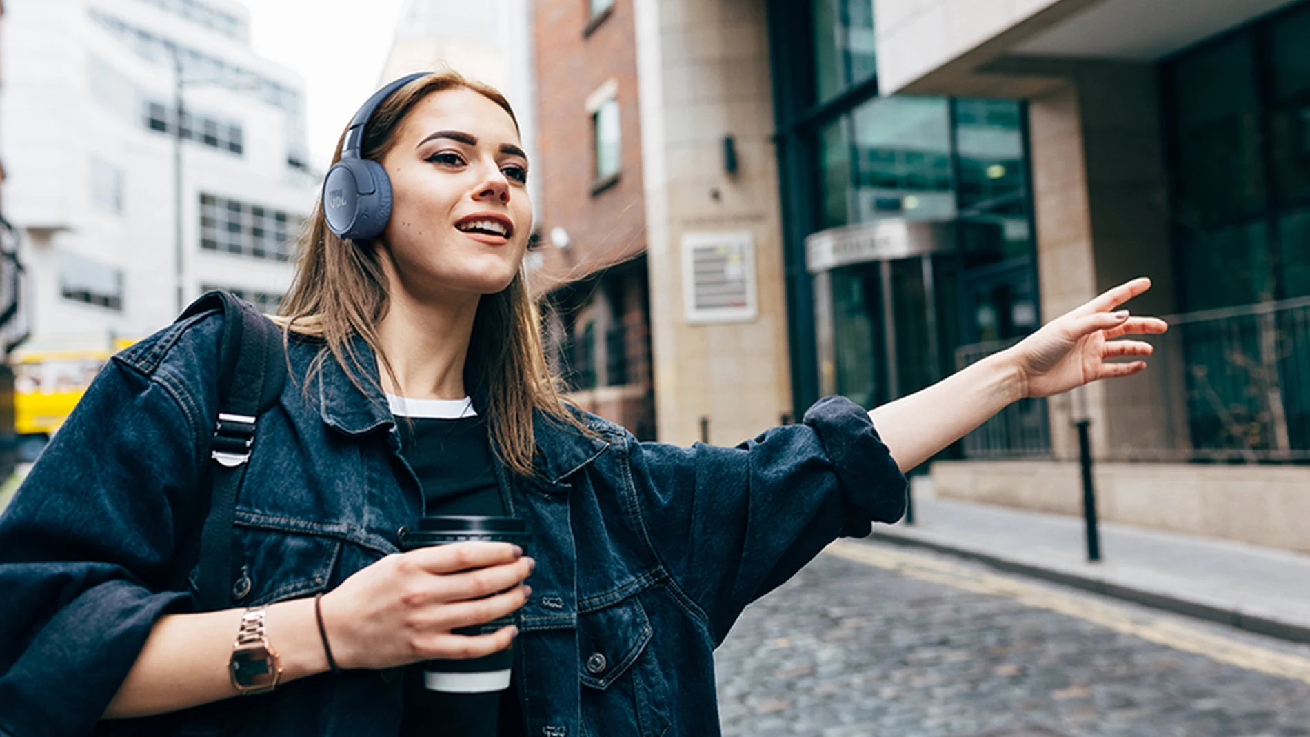 Los auriculares JBL Tune 670NC son ligeros y cómodos