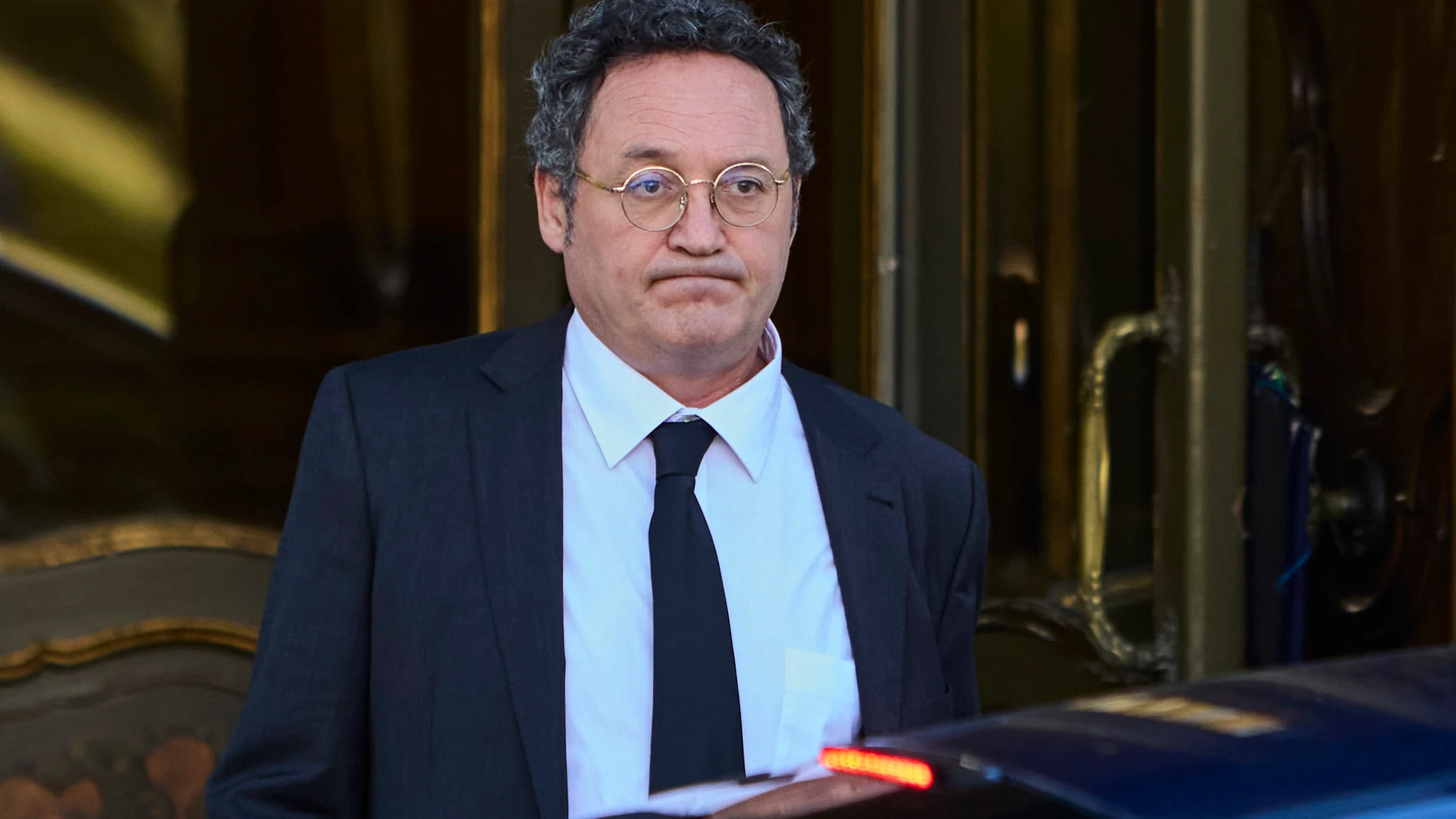 El fiscal general del Estado, Álvaro García Ortiz, a su salida del Tribunal Supremo este lunes en el inicio del juicio por la presunta filtración de información sobre la investigación por fraude a Hacienda de la pareja de Isabel Díaz Ayuso. © Alberto R. Roldán / Diario La Razón. 03 11 2025