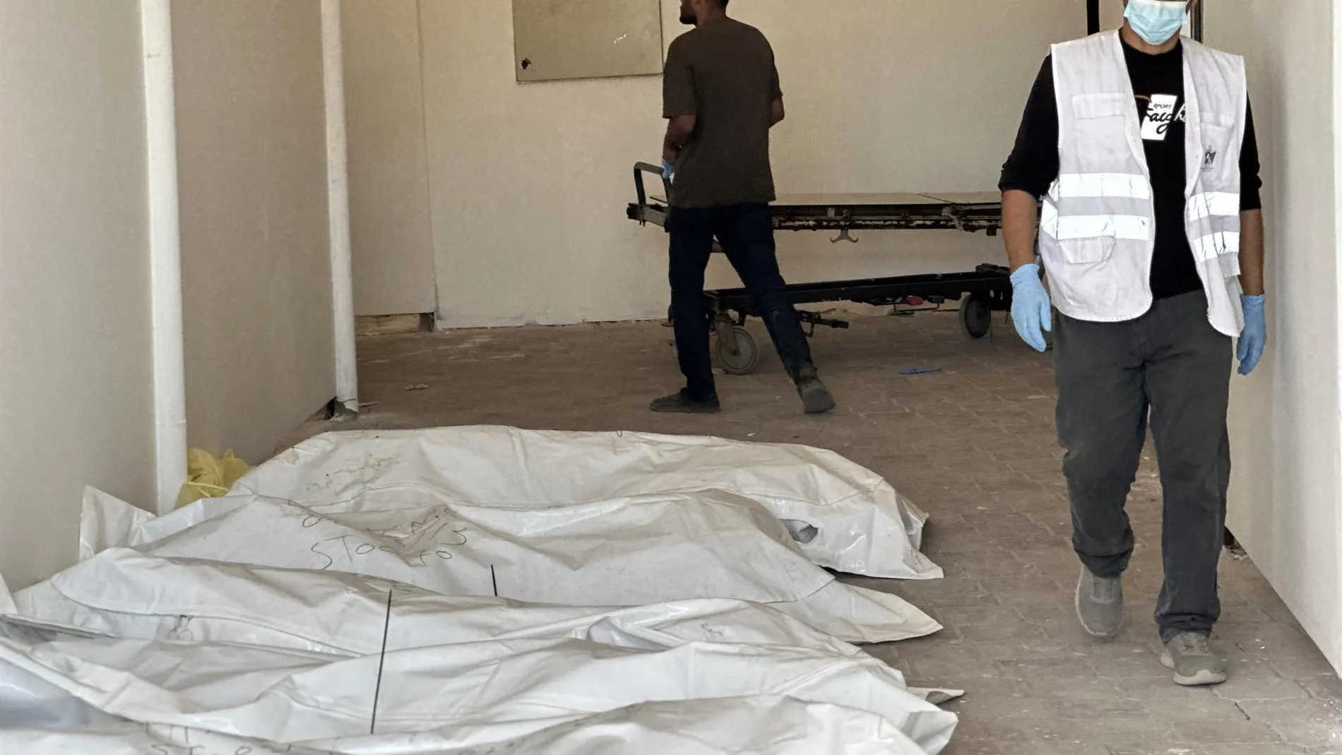 O.Próximo.- Israel entrega los cadáveres de 45 palestinos que retenía desde el 7-O y la ofensiva contra Gaza