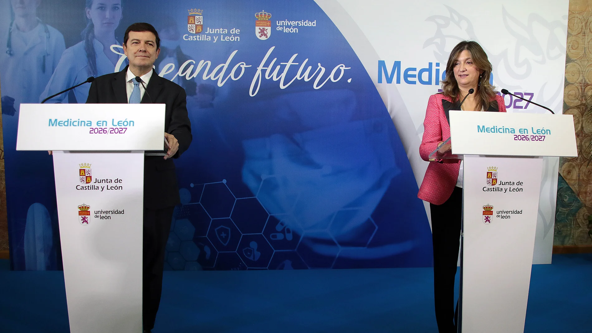 Mañueco junto a Nuria González durante la rueda de prensa