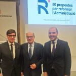 De izquierda a derecha: el presidente de la Generalitat, Salvador Illa; el presidente de la Cecot, Xavier Panés; y el conseller de Presidencia, Albert Dalmau.