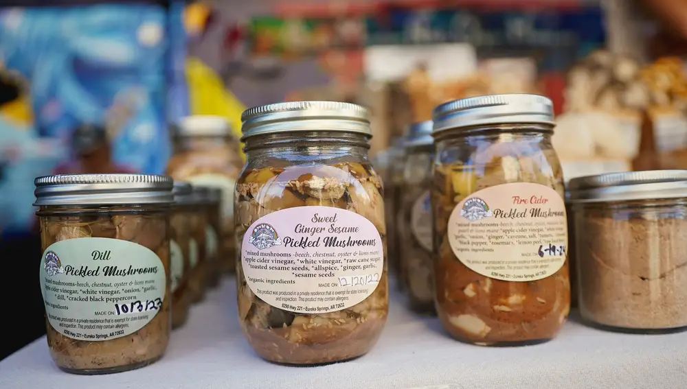 Botes de setas en conserva