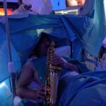 Durante la intervención a un músico