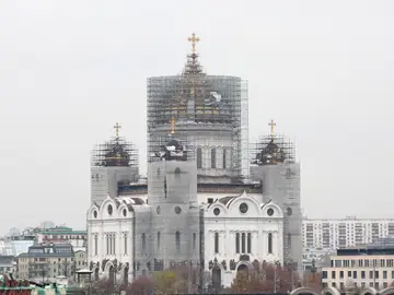 Moscow's Cathedral of Christ the Saviour under reconstruction MOSCOW (Russian Federation), 03/11/2025.- The Cathedral of Christ the Saviour is under reconstruction, with scaffolding covering its dome, in Moscow, Russia, 03 November 2025. (Rusia, Moscú) EFE/EPA/MAXIM SHIPENKOV