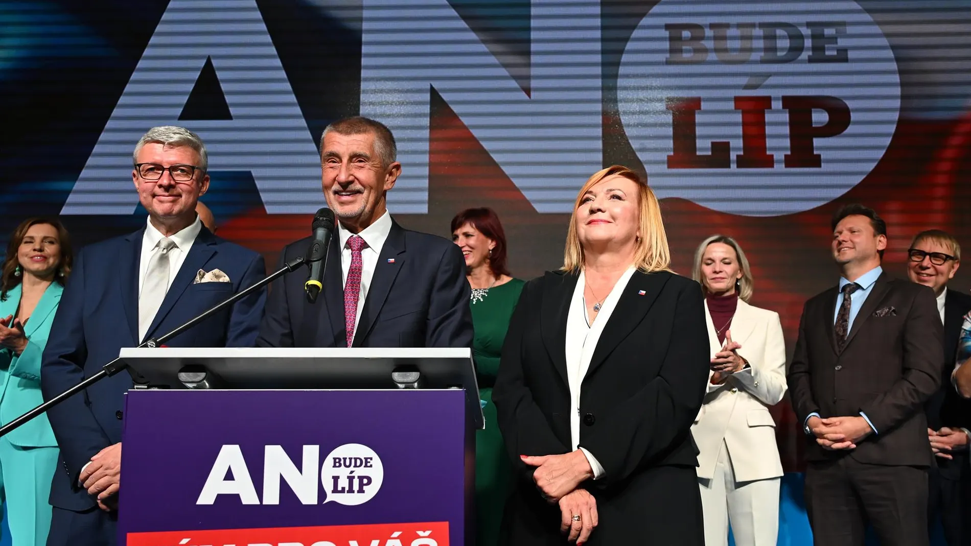 R.Checa.- El partido de Babis firma un acuerdo para gobernar República Checa con dos partidos de extrema derecha