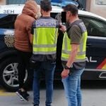 Sucesos.- Policía Nacional detiene a dos individuos por robar múltiples videoporteros en Lorca
