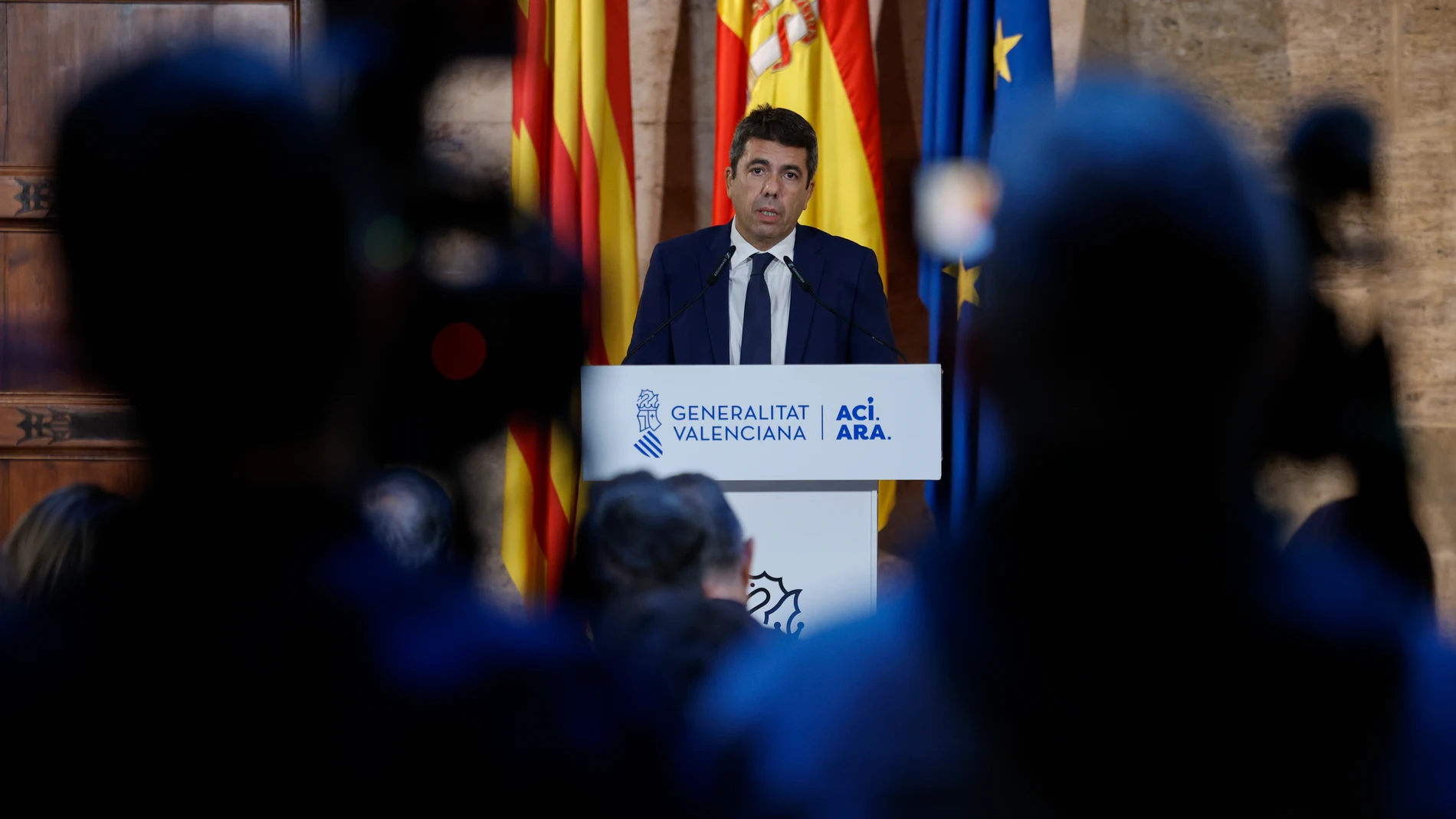GRAFCVA150. VALENCIA, 03/11/2025.- El president de la Generalitat, Carlos Mazón, durante su comparecencia en la que ha anunciado que dimitirá al frente del Gobierno valenciano, pero seguirá como diputado en Les Corts Valencianes y no convocará elecciones autonómicas anticipadas. EFE/Biel Alino