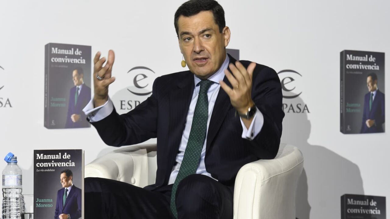 Juanma Moreno presenta hoy su libro "Manual de convivencia. La vía ...