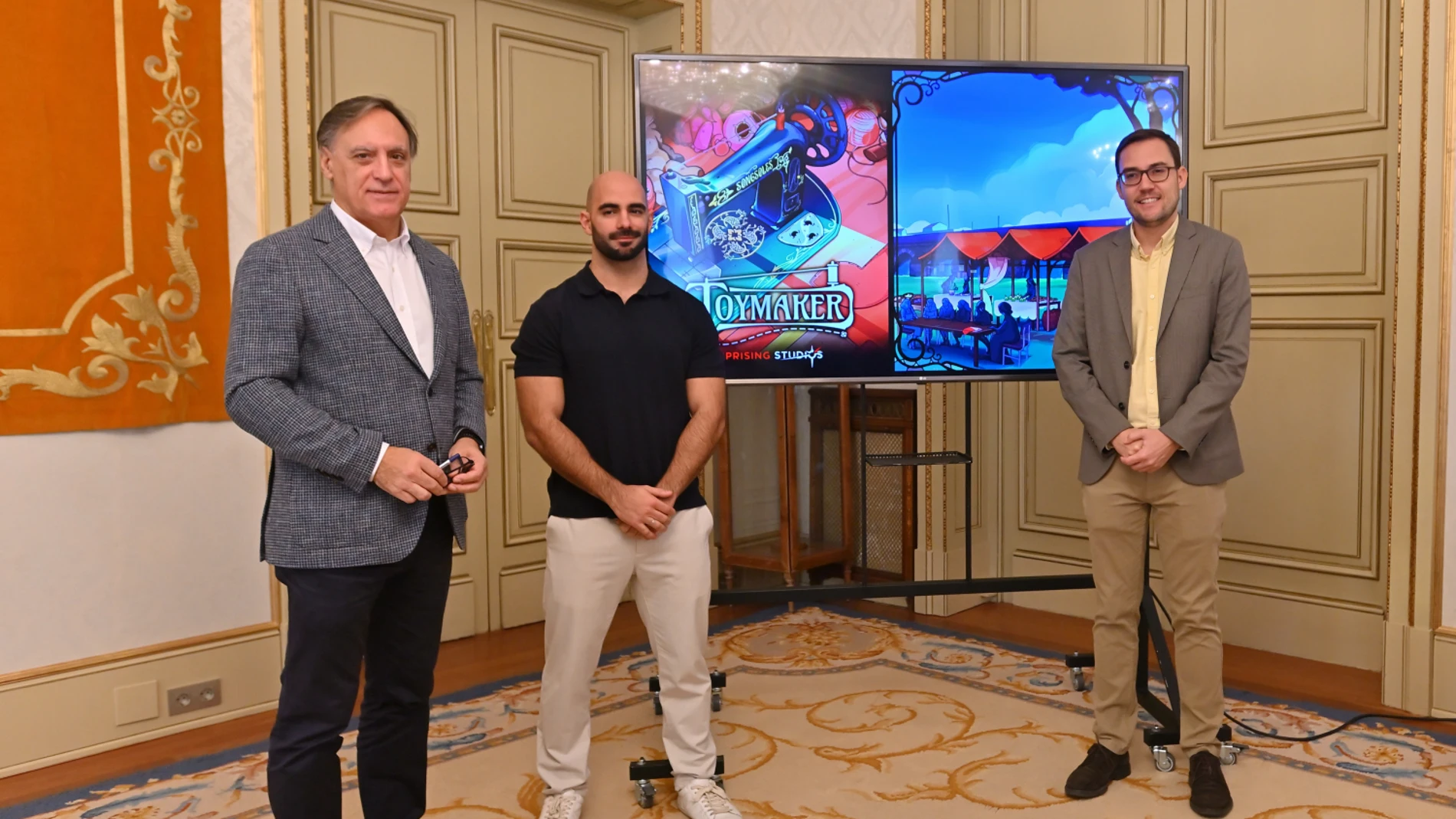 El alcalde de Salamanta, Carlos García Carbayo, presenta el nuevo videojuego “Toymaker: Threads of Joy”, junto al concejal Ángel Fernández, y David Iglesias