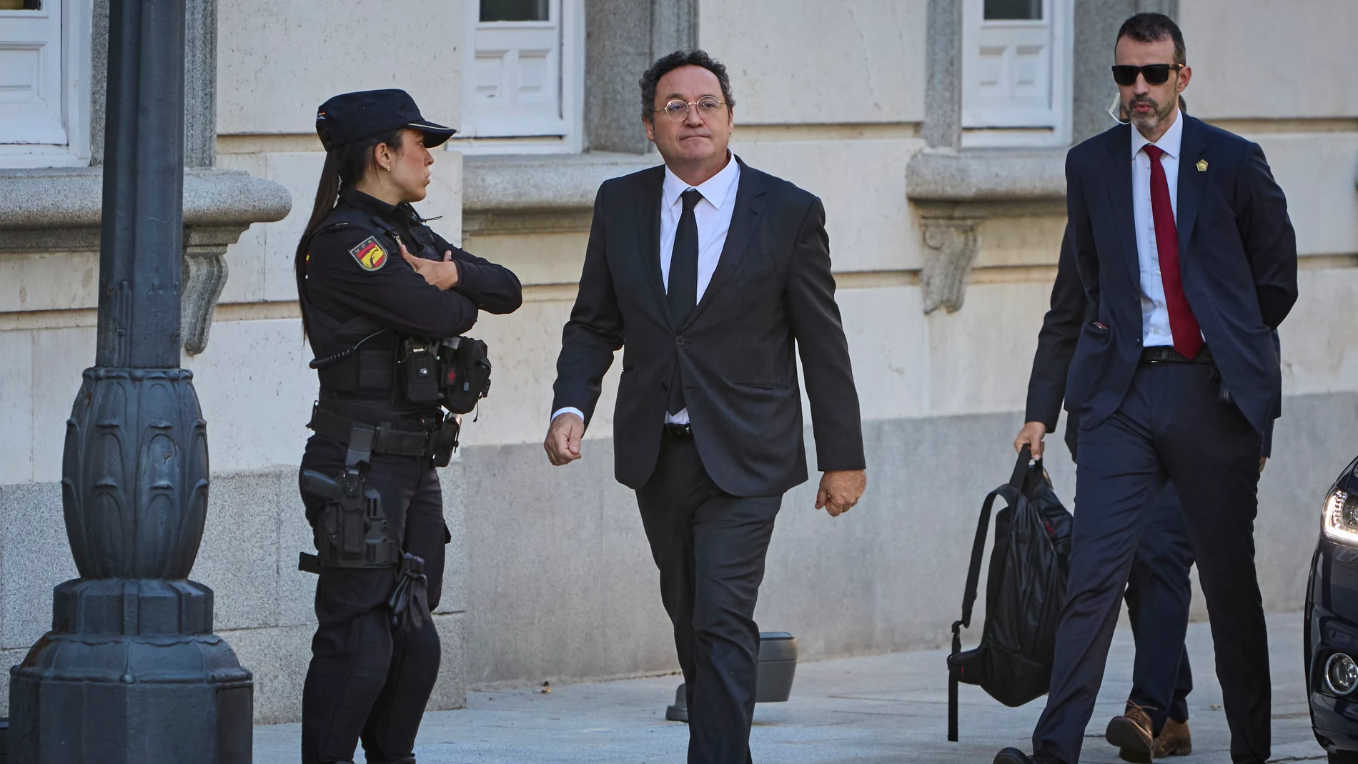 El fiscal general del Estado, Álvaro García Ortiz, llega al Tribunal Supremo este lunes en el inicio del juicio por la presunta filtración de información sobre la investigación por fraude a Hacienda de la pareja de Isabel Díaz Ayuso.© Alberto R. Roldán / Diario La Razón.03 11 2025