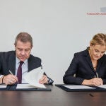 Firma de un convenio de colaboración con la Fundación Amancio Ortega