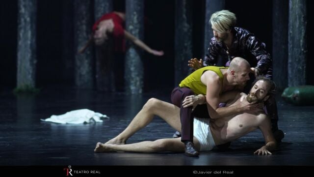 Gorka Culebras (El mandarín), Nicky van Cleef (Primer vagabundo), Joni Österlund (Tercer vagabundo) y, al fondo, Carla Pérez Mora (La chica)