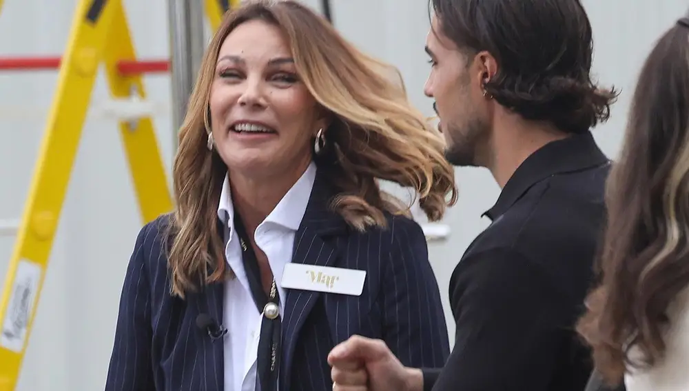 Mar Flores y Carlo Costanzia, risas y confidencias en el rodaje de 'Decomasters'