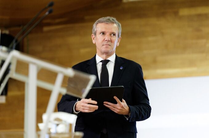 El presidente de la Xunta, Alfonso Rueda, atiende a los medios tras la reunión semanal del Consello de la Xunta.