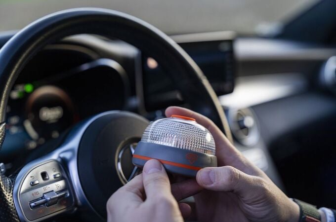 Hero Driver LED, la baliza V16 conectada que será obligatoria en todos los vehículos desde 2026 Hero Driver LED, la baliza V16 conectada que será obligatoria en todos los vehículos desde 2026