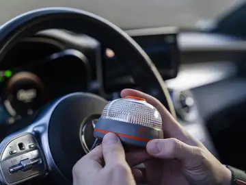 Hero Driver LED, la baliza V16 conectada que será obligatoria en todos los vehículos desde 2026 Hero Driver LED, la baliza V16 conectada que será obligatoria en todos los vehículos desde 2026