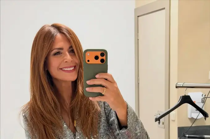 Nuria Roca eleva el look navideño con la blazer de lentejuelas de firma española más sofisticada Nuria Roca eleva el look navideño con la blazer de lentejuelas de firma española más sofisticada